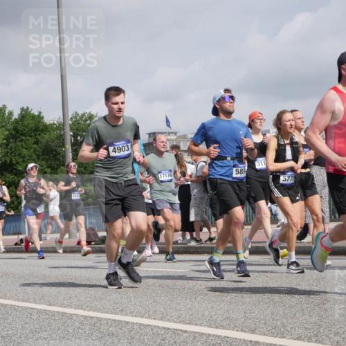 29.06.2025 - hella hamburg halbmarathon Luisa Fischer http://msf.ph/oto/8472614 29.06.2025 10:01:12 Kennedybrücke 3, 5378, 14805, 14323, 4903, 17176, 589, 311, 5775, 19244, 1815, 2029, 2417, 2711, 3041, 3114, 4903, 5259, 5305, 5378, 5775, 5894, 6272, 6580, 6754, 7856, 7896, 8311, 8825, 9012, 9562 meine-sportfotos.de