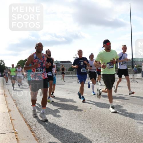 29.06.2025 - hella hamburg halbmarathon Lena Gebhardt http://msf.ph/oto/8472625 29.06.2025 09:55:40 Lombardsbrücke 2284, 13894, 9934, 1630, 1691, 1120, 1143, 1151, 1216, 1267, 1461, 1630, 1683, 1696, 1706, 1884, 1976, 2207, 2274, 2284, 2287, 2411, 2706, 2708, 2718, 2884, 3087, 3213, 3399, 3435, 3543, 3654, 3692, 3747, 3945, 3985, 4033, 4088, 4093, 4127, 4189, 4324, 4345, 4346, 4601, 4847, 4890, 4938, 5102, 5421, 5459, 5708, 5915, 6009, 6054, 6158, 6421, 6481, 6532, 6662, 6691, 6836, 6938, 6994, 7052, 7056, 7100, 7224, 7269, 7312, 8693, 8889 meine-sportfotos.de