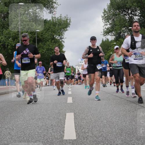 29.06.2025 - hella hamburg halbmarathon Luisa Fischer http://msf.ph/oto/8472641 29.06.2025 10:44:45 Kennedybrücke 8053, 15076, 5928, 280, 118, 4775, 3694, 17872, 185, 9147, 3344, 2805, 3344, 4412, 4774, 5688, 5928, 8769, 9009 meine-sportfotos.de