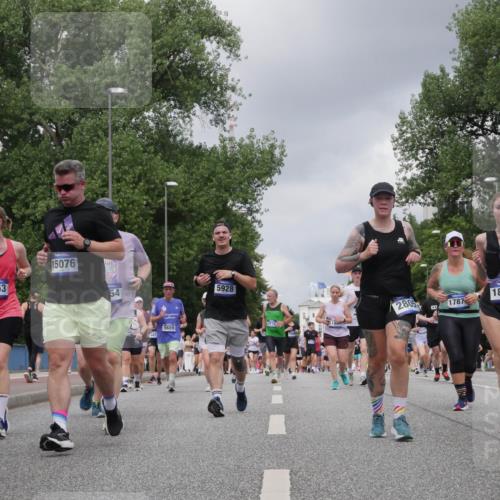 29.06.2025 - hella hamburg halbmarathon Luisa Fischer http://msf.ph/oto/8472659 29.06.2025 10:44:45 Kennedybrücke 8053, 15076, 54, 647, 5689, 5928, 4775, 2805, 1787, 18580, 334, 1472, 2805, 3344, 4412, 4774, 5688, 5928, 8769, 9009 meine-sportfotos.de