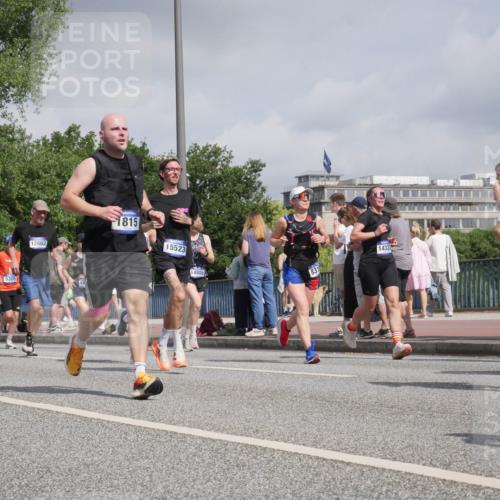 29.06.2025 - hella hamburg halbmarathon Luisa Fischer http://msf.ph/oto/8472672 29.06.2025 10:01:13 Kennedybrücke 5305, 12662, 1815, 15523, 14805, 831, 14323, 6580, 1034, 1815, 2029, 2417, 2711, 3041, 3114, 4903, 5259, 5305, 5378, 5775, 5894, 6272, 6580, 6754, 7856, 8311, 8825, 9012, 9562 meine-sportfotos.de