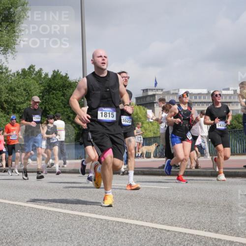 29.06.2025 - hella hamburg halbmarathon Luisa Fischer http://msf.ph/oto/8472690 29.06.2025 10:01:14 Kennedybrücke 41, 5305, 12662, 1815, 14323, 5523, 1034, 1815, 2029, 2417, 2711, 3041, 3114, 3819, 4903, 5259, 5305, 5378, 5775, 5894, 6272, 6580, 6754, 7856, 8311, 8825, 9012, 9562, 10084 meine-sportfotos.de