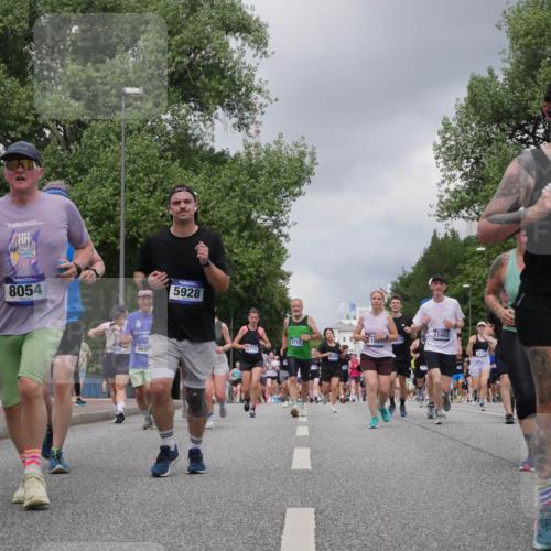 29.06.2025 - hella hamburg halbmarathon Luisa Fischer http://msf.ph/oto/8472714 29.06.2025 10:44:47 Kennedybrücke 8054, 0648, 5928, 2, 11482, 1657, 18, 4775, 568, 4774, 14722, 2805, 2805, 3344, 4774, 5688, 5928, 9009 meine-sportfotos.de
