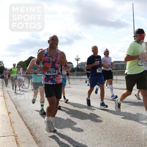 29.06.2025 - hella hamburg halbmarathon Lena Gebhardt http://msf.ph/oto/8472737 29.06.2025 09:55:40 Lombardsbrücke 12519, 1446, 949, 9934, 4345, 163, 1385, 2284, 1120, 1143, 1151, 1216, 1267, 1461, 1630, 1683, 1696, 1706, 1884, 1976, 2207, 2274, 2284, 2287, 2411, 2706, 2708, 2718, 2884, 3087, 3213, 3399, 3435, 3543, 3654, 3692, 3747, 3945, 3985, 4033, 4088, 4093, 4127, 4189, 4324, 4345, 4346, 4601, 4847, 4890, 4938, 5102, 5421, 5459, 5708, 5915, 6009, 6054, 6158, 6421, 6481, 6532, 6662, 6691, 6836, 6938, 6994, 7052, 7056, 7100, 7224, 7269, 7312, 8693, 8889 meine-sportfotos.de