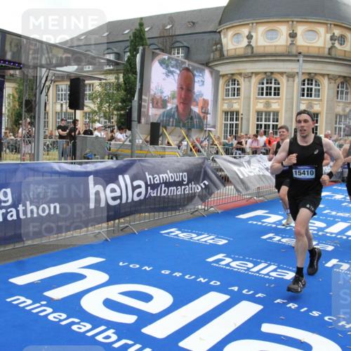 29.06.2025 - hella hamburg halbmarathon Michael Strokosch http://msf.ph/oto/8472750 29.06.2025 10:37:09 Ziel 1385, 1411, 5923, 6123, 6458, 7482, 8362, 9178, 10738, 11120, 15261, 15410, 16992, 17024, 17125, 17658 meine-sportfotos.de
