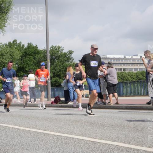 29.06.2025 - hella hamburg halbmarathon Luisa Fischer http://msf.ph/oto/8472759 29.06.2025 10:01:15 Kennedybrücke 6272, 3041, 5305, 12662, 14805, 1034, 1815, 2029, 2417, 3041, 3114, 3819, 4903, 5259, 5305, 5378, 5775, 6272, 6580, 6754, 7856, 8311, 8825, 9012, 9562, 10084 meine-sportfotos.de