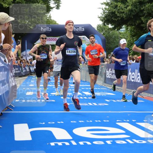 29.06.2025 - hella hamburg halbmarathon Strokosch-Dieckow http://msf.ph/oto/8472782 29.06.2025 10:48:00 Ziel 1086, 1604, 1613, 4324, 4528, 4601, 4711, 5022, 6377, 9626, 9638, 12706, 12724, 12747, 12808, 13570, 14730, 15333, 16094, 16149, 16766, 17451, 18206, 18922, 19198 meine-sportfotos.de