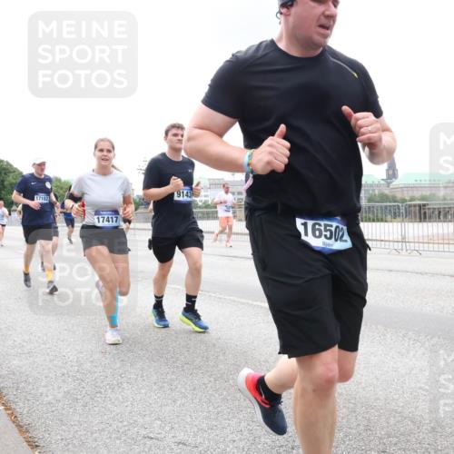 29.06.2025 - hella hamburg halbmarathon Lena Gebhardt http://msf.ph/oto/8472796 29.06.2025 10:33:06 Lombardsbrücke 17102, 17417, 9143, 16502, 1078, 1237, 1324, 1732, 1764, 2038, 2054, 2059, 2085, 2276, 2838, 2959, 3341, 3391, 3422, 3660, 3708, 3753, 3812, 3871, 4030, 4096, 4445, 4446, 4555, 4650, 5110, 5180, 5581, 5917, 6040, 6773, 6861, 7308, 7309, 7387, 7531, 7750, 7982, 8170, 8595, 8839, 9010, 9034, 9143, 9188, 9289, 9471, 9542, 9591, 9592, 9768, 9780, 10013, 10048, 10277, 11229, 11260, 11713, 11756, 11826, 12039, 12423, 12424, 14305, 14743, 15951 meine-sportfotos.de