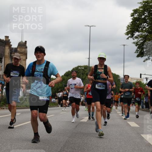 29.06.2025 - hella hamburg halbmarathon Yannick Fuchs http://msf.ph/oto/8472817 29.06.2025 10:57:46 20KM 1254, 1316, 1334, 1464, 1940, 2685, 4328, 5305, 5384, 7290, 8561, 9191, 9439, 10705, 10766, 11149, 11527, 11657, 11771, 12315, 12316, 12662, 13171, 13841, 14135, 14493, 15093, 15532, 15897, 16424, 16426, 16639, 16995, 17061, 17071, 17437, 17685, 17686, 17730, 17894, 18122, 18581, 18717 meine-sportfotos.de