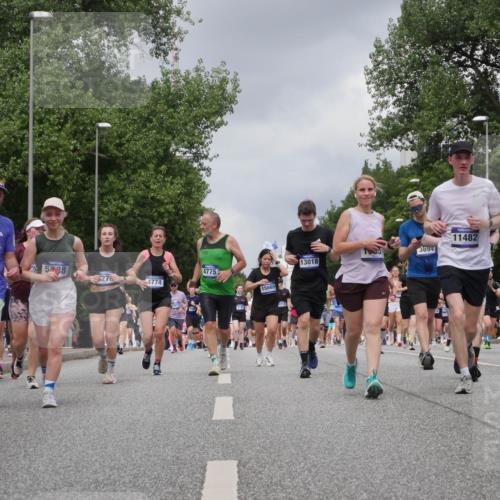 29.06.2025 - hella hamburg halbmarathon Luisa Fischer http://msf.ph/oto/8472819 29.06.2025 10:44:49 Kennedybrücke 588, 5689, 27, 4774, 4775, 15669, 6715, 13018, 3694, 11482, 13444, 2229, 2805, 4774, 5688, 5928, 8293, 9009, 9370 meine-sportfotos.de