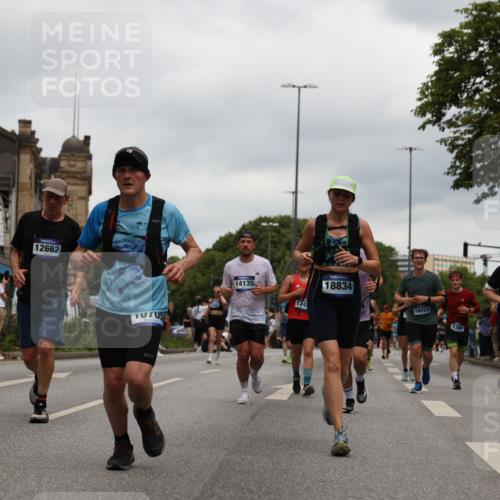 29.06.2025 - hella hamburg halbmarathon Yannick Fuchs http://msf.ph/oto/8472850 29.06.2025 10:57:46 20KM 1254, 1316, 1334, 1464, 1940, 2685, 4328, 5305, 5384, 7290, 8561, 9191, 9439, 10705, 10766, 11149, 11527, 11657, 11771, 12315, 12316, 12662, 13171, 13841, 14135, 14493, 15093, 15532, 15897, 16424, 16426, 16639, 16995, 17061, 17071, 17437, 17685, 17686, 17730, 17894, 18122, 18581, 18717 meine-sportfotos.de