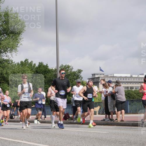 29.06.2025 - hella hamburg halbmarathon Luisa Fischer http://msf.ph/oto/8472888 29.06.2025 10:01:19 Kennedybrücke 3819, 2029, 17825, 1855, 6754, 525, 8825, 1034, 1285, 2029, 2034, 3041, 3819, 3859, 5259, 5305, 5721, 6272, 6433, 6754, 7732, 7856, 8825, 9770, 10084 meine-sportfotos.de