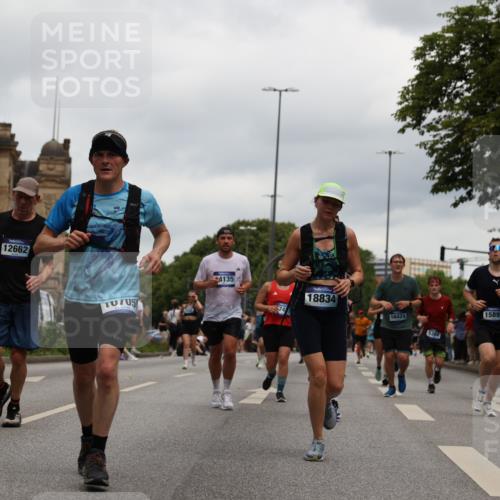 29.06.2025 - hella hamburg halbmarathon Yannick Fuchs http://msf.ph/oto/8472893 29.06.2025 10:57:46 20KM 1254, 1316, 1334, 1464, 1940, 2685, 4328, 5305, 5384, 7290, 8561, 9191, 9439, 10705, 10766, 11149, 11527, 11657, 11771, 12315, 12316, 12662, 13171, 13841, 14135, 14493, 15093, 15532, 15897, 16424, 16426, 16639, 16995, 17061, 17071, 17437, 17685, 17686, 17730, 17894, 18122, 18581, 18717 meine-sportfotos.de