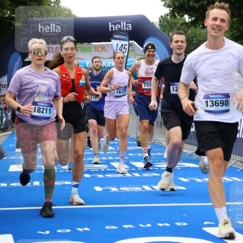 29.06.2025 - hella hamburg halbmarathon Strokosch-Dieckow http://msf.ph/oto/8472922 29.06.2025 10:46:22 Ziel 1600, 2222, 2842, 3056, 4237, 4497, 6421, 6691, 6978, 7335, 8142, 8981, 9386, 9497, 9786, 11185, 11773, 12171, 12651, 12891, 13698, 14045, 14200, 14228, 14262, 14482, 15157, 16127, 18118, 18211, 18637, 19209 meine-sportfotos.de