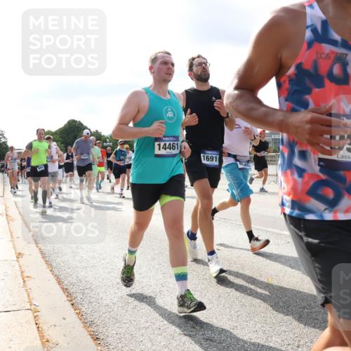 29.06.2025 - hella hamburg halbmarathon Lena Gebhardt http://msf.ph/oto/8472951 29.06.2025 09:55:41 Lombardsbrücke 12519, 949, 14461, 16910, 4345, 934, 1120, 1143, 1151, 1216, 1267, 1461, 1630, 1683, 1696, 1706, 1884, 1976, 2207, 2274, 2284, 2287, 2411, 2706, 2708, 2718, 2818, 2884, 3087, 3213, 3399, 3435, 3543, 3654, 3692, 3747, 3945, 3985, 4033, 4088, 4093, 4127, 4189, 4324, 4345, 4346, 4601, 4847, 4890, 4938, 5102, 5116, 5421, 5459, 5708, 5915, 6009, 6054, 6158, 6421, 6481, 6532, 6662, 6691, 6836, 6938, 6994, 7052, 7056, 7100, 7224, 7269, 7312 meine-sportfotos.de