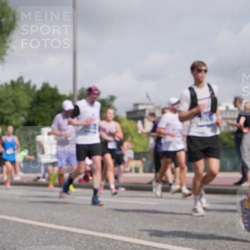 29.06.2025 - hella hamburg halbmarathon Luisa Fischer http://msf.ph/oto/8472969 29.06.2025 10:01:21 Kennedybrücke 1034, 1285, 2029, 2034, 2656, 2883, 3041, 3819, 3859, 5077, 5259, 5305, 5721, 6433, 6754, 6877, 7369, 7732, 7856, 8393, 8825, 9770, 10084 meine-sportfotos.de