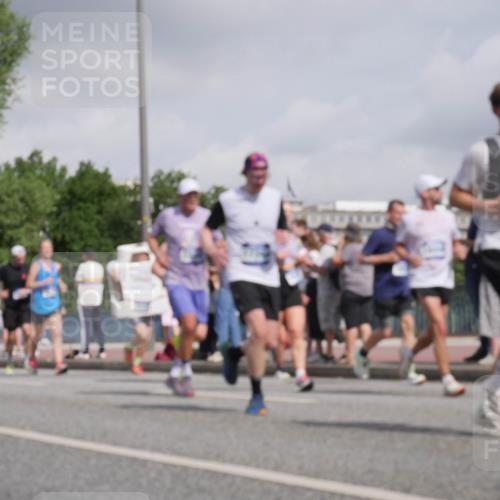 29.06.2025 - hella hamburg halbmarathon Luisa Fischer http://msf.ph/oto/8472986 29.06.2025 10:01:21 Kennedybrücke 1034, 1285, 2029, 2034, 2656, 2883, 3041, 3819, 3859, 5077, 5259, 5305, 5721, 6433, 6754, 6877, 7369, 7732, 7856, 8393, 8825, 9770, 10084 meine-sportfotos.de