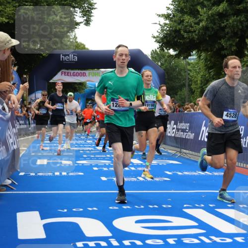 29.06.2025 - hella hamburg halbmarathon Strokosch-Dieckow http://msf.ph/oto/8473001 29.06.2025 10:47:58 Ziel 1086, 1604, 1613, 4324, 4528, 4601, 5022, 6377, 6836, 9638, 12706, 12724, 12747, 12808, 13570, 14730, 15333, 16149, 16766, 17451, 18206, 18922, 19198 meine-sportfotos.de