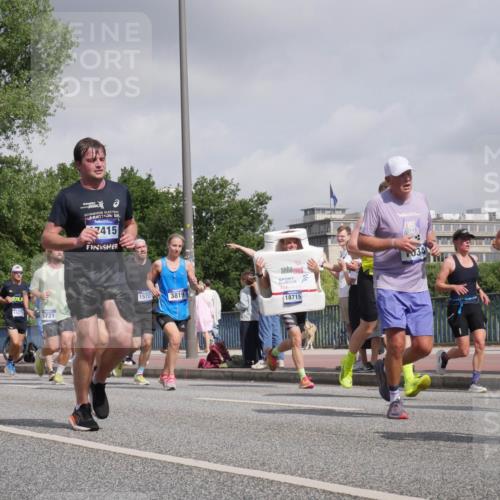 29.06.2025 - hella hamburg halbmarathon Luisa Fischer http://msf.ph/oto/8473017 29.06.2025 10:01:22 Kennedybrücke 1285, 15275, 5721, 415, 15727, 3819, 034, 2, 1, 18715, 153, 1034, 1285, 2029, 2034, 2518, 2656, 2883, 3819, 3859, 5077, 5259, 5305, 5721, 6433, 6754, 6877, 7369, 7732, 7856, 8393, 8825, 9770, 10084 meine-sportfotos.de