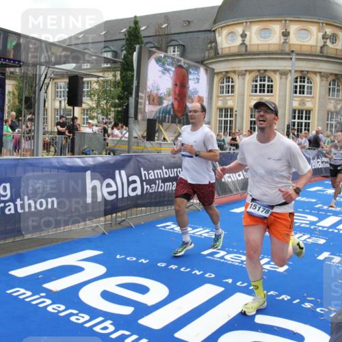 29.06.2025 - hella hamburg halbmarathon Michael Strokosch http://msf.ph/oto/8473071 29.06.2025 10:37:18 Ziel 4860, 5003, 8362, 10190, 11423, 12900, 13972, 15178, 17137, 17726 meine-sportfotos.de