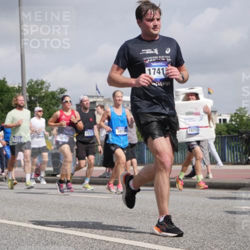29.06.2025 - hella hamburg halbmarathon Luisa Fischer http://msf.ph/oto/8473075 29.06.2025 10:01:24 Kennedybrücke 1572, 1285, 1870, 5721, 1741, 3819, 18715, 1034, 1285, 1727, 2034, 2518, 2656, 2883, 3819, 3859, 4167, 5077, 5259, 5721, 6433, 6754, 6877, 7369, 7732, 7856, 8393, 8825, 9770, 10084 meine-sportfotos.de