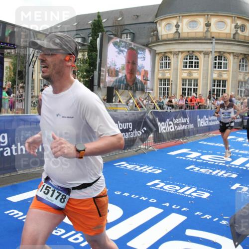 29.06.2025 - hella hamburg halbmarathon Michael Strokosch http://msf.ph/oto/8473100 29.06.2025 10:37:18 Ziel 4860, 5003, 8362, 10190, 11423, 12900, 13972, 15178, 17137, 17726 meine-sportfotos.de
