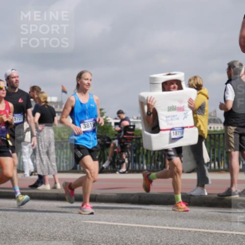 29.06.2025 - hella hamburg halbmarathon Luisa Fischer http://msf.ph/oto/8473117 29.06.2025 10:01:25 Kennedybrücke 11870, 5727, 3819, 18715, 1034, 1285, 1727, 2034, 2518, 2656, 2883, 3819, 3859, 4167, 5077, 5259, 5721, 6433, 6592, 6877, 7369, 7732, 8393, 9770, 10084 meine-sportfotos.de
