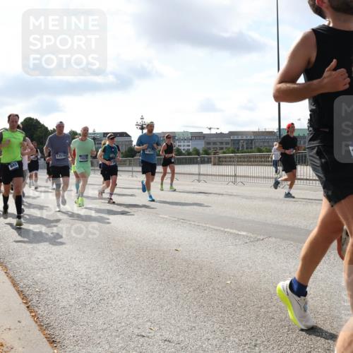 29.06.2025 - hella hamburg halbmarathon Lena Gebhardt http://msf.ph/oto/8473160 29.06.2025 09:55:42 Lombardsbrücke 14511, 949, 12519, 15535, 11977, 1691, 1120, 1143, 1151, 1216, 1267, 1461, 1630, 1683, 1696, 1706, 1884, 1976, 2207, 2274, 2284, 2287, 2411, 2706, 2708, 2718, 2818, 2864, 2884, 3087, 3213, 3399, 3435, 3543, 3654, 3692, 3747, 3945, 3985, 4033, 4088, 4093, 4127, 4189, 4324, 4345, 4346, 4601, 4847, 4890, 4938, 5102, 5116, 5421, 5459, 5708, 5915, 6009, 6054, 6158, 6421, 6481, 6532, 6662, 6691, 6836, 6938, 6994, 7052, 7056, 7100, 7224, 7269, 7312 meine-sportfotos.de