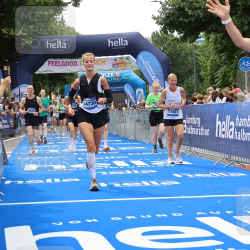 29.06.2025 - hella hamburg halbmarathon Strokosch-Dieckow http://msf.ph/oto/8473175 29.06.2025 10:47:53 Ziel 1604, 1613, 2340, 4528, 4601, 5022, 6377, 6836, 8564, 11961, 12808, 14383, 14730, 15333, 16766, 17451, 18206, 18356, 18836, 18922, 19198 meine-sportfotos.de
