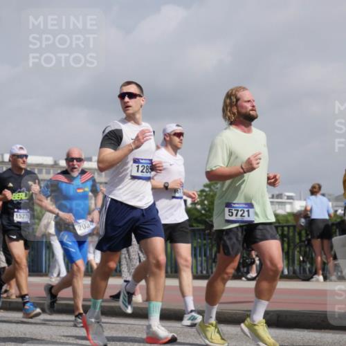29.06.2025 - hella hamburg halbmarathon Luisa Fischer http://msf.ph/oto/8473183 29.06.2025 10:01:26 Kennedybrücke 15506, 15275, 203, 1285, 5721, 1034, 1285, 1727, 2034, 2518, 2656, 2883, 3334, 3819, 3859, 4167, 5077, 5721, 6433, 6592, 6759, 6877, 7369, 7732, 8393, 9770, 10084 meine-sportfotos.de