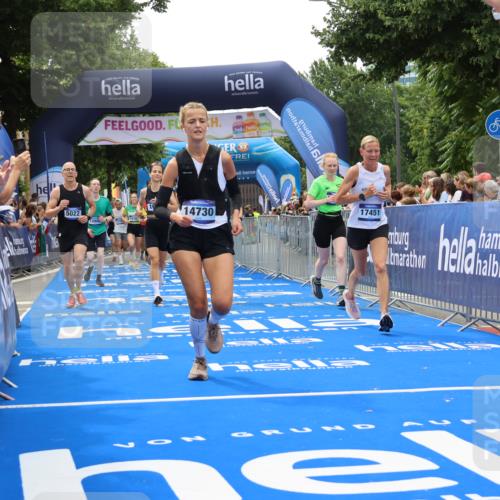 29.06.2025 - hella hamburg halbmarathon Strokosch-Dieckow http://msf.ph/oto/8473232 29.06.2025 10:47:53 Ziel 1604, 1613, 2340, 4528, 4601, 5022, 6377, 6836, 8564, 11961, 12808, 14383, 14730, 15333, 16766, 17451, 18206, 18356, 18836, 18922, 19198 meine-sportfotos.de