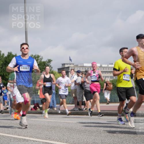 29.06.2025 - hella hamburg halbmarathon Luisa Fischer http://msf.ph/oto/8473234 29.06.2025 10:01:27 Kennedybrücke 770, 8393, 18867, 3470, 6433, 1163, 15, 1285, 1727, 2034, 2518, 2656, 2883, 3334, 3819, 3859, 4167, 5077, 5721, 6433, 6592, 6657, 6759, 6877, 7369, 7732, 8393, 9770, 10084 meine-sportfotos.de