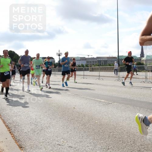 29.06.2025 - hella hamburg halbmarathon Lena Gebhardt http://msf.ph/oto/8473238 29.06.2025 09:55:42 Lombardsbrücke 12519, 15535, 11977, 14511, 949, 169, 1120, 1143, 1151, 1216, 1267, 1461, 1630, 1683, 1696, 1706, 1884, 1976, 2207, 2274, 2284, 2287, 2411, 2706, 2708, 2718, 2818, 2864, 2884, 3087, 3213, 3399, 3435, 3543, 3654, 3692, 3747, 3945, 3985, 4033, 4088, 4093, 4127, 4189, 4324, 4345, 4346, 4601, 4847, 4890, 4938, 5102, 5116, 5421, 5459, 5708, 5915, 6009, 6054, 6158, 6421, 6481, 6532, 6662, 6691, 6836, 6938, 6994, 7052, 7056, 7100, 7224, 7269, 7312 meine-sportfotos.de
