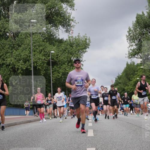 29.06.2025 - hella hamburg halbmarathon Luisa Fischer http://msf.ph/oto/8473245 29.06.2025 10:45:00 Kennedybrücke 5225, 2153, 4530, 14938, 3623, 6846, 671955, 6726, 2763, 15, 16705, 11097, 38, 1314, 1317, 1536, 2229, 3532, 3533, 3694, 5086, 6846, 6894, 7821, 8293, 8300, 8301, 8443, 8586, 9370, 10027, 10483 meine-sportfotos.de