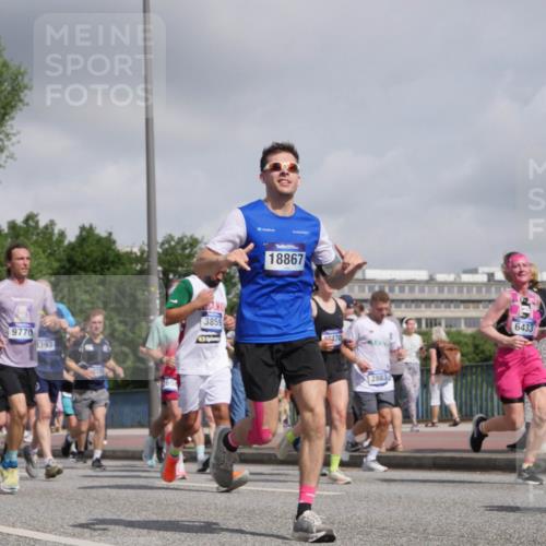 29.06.2025 - hella hamburg halbmarathon Luisa Fischer http://msf.ph/oto/8473253 29.06.2025 10:01:28 Kennedybrücke 7732, 9770, 8393, 265, 18867, 3859, 60470, 2883, 6433, 1285, 1727, 2034, 2518, 2656, 2883, 3334, 3859, 4152, 4167, 5077, 5721, 6433, 6592, 6657, 6759, 6877, 7369, 7732, 8393, 9770, 10724 meine-sportfotos.de