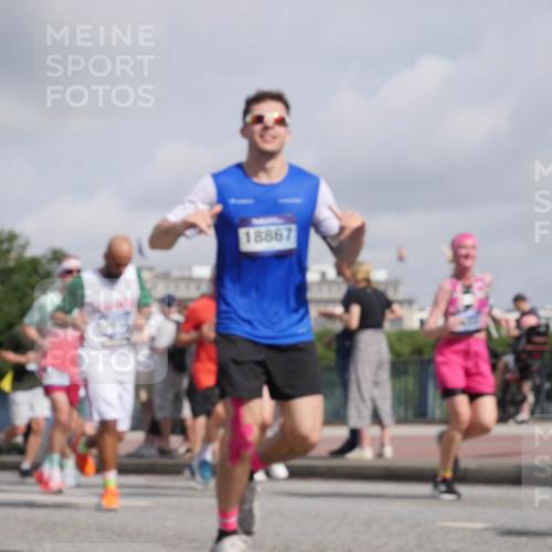 29.06.2025 - hella hamburg halbmarathon Luisa Fischer http://msf.ph/oto/8473268 29.06.2025 10:01:28 Kennedybrücke 18867, 1285, 1727, 2034, 2518, 2656, 2883, 3334, 3859, 4152, 4167, 5077, 5721, 6433, 6592, 6657, 6759, 6877, 7369, 7732, 8393, 9770, 10724 meine-sportfotos.de