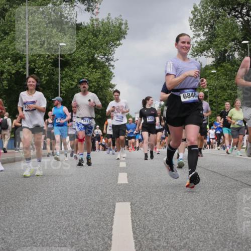 29.06.2025 - hella hamburg halbmarathon Luisa Fischer http://msf.ph/oto/8473309 29.06.2025 10:45:03 Kennedybrücke 2153, 8385, 4787, 10483, 4415, 87, 6726, 11255, 6846, 2763, 16705, 1248, 1314, 1317, 1536, 2763, 3532, 3533, 3694, 5086, 6066, 6719, 6793, 6846, 6894, 7821, 8300, 8301, 8443, 8586, 10027, 10483 meine-sportfotos.de