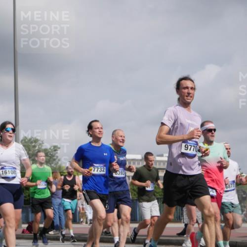 29.06.2025 - hella hamburg halbmarathon Luisa Fischer http://msf.ph/oto/8473324 29.06.2025 10:01:30 Kennedybrücke 18, 16108, 13536, 7732, 393, 9770, 132, 56, 6877, 1285, 1727, 2034, 2518, 2656, 2883, 3334, 3859, 3952, 4152, 4167, 5077, 6433, 6592, 6657, 6759, 6877, 7369, 7732, 8393, 9770, 10724 meine-sportfotos.de