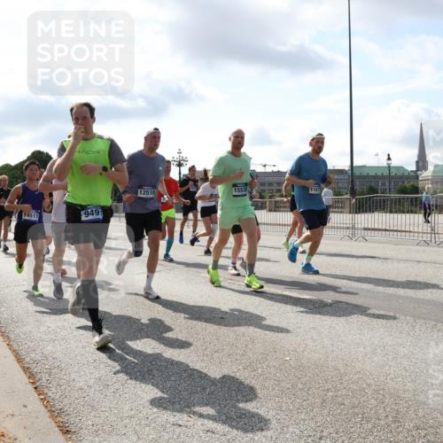 29.06.2025 - hella hamburg halbmarathon Lena Gebhardt http://msf.ph/oto/8473399 29.06.2025 09:55:43 Lombardsbrücke 14511, 949, 12519, 15535, 11977, 1120, 1143, 1151, 1216, 1267, 1461, 1630, 1683, 1689, 1696, 1706, 1884, 1976, 2207, 2250, 2274, 2284, 2287, 2411, 2706, 2708, 2718, 2818, 2864, 2884, 3087, 3213, 3399, 3435, 3543, 3654, 3692, 3747, 3945, 3985, 4033, 4088, 4093, 4127, 4189, 4324, 4345, 4346, 4601, 4847, 4890, 4938, 5102, 5116, 5421, 5459, 5708, 5915, 6009, 6054, 6158, 6421, 6481, 6532, 6662, 6691, 6836, 6938, 6994, 7052, 7056, 7100, 7224, 7269, 7312 meine-sportfotos.de