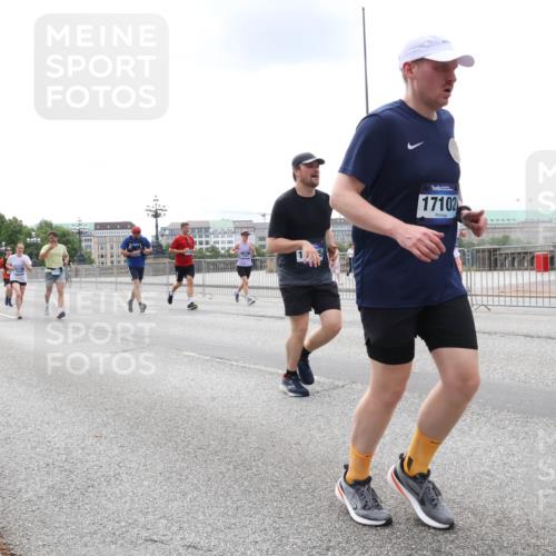 29.06.2025 - hella hamburg halbmarathon Lena Gebhardt http://msf.ph/oto/8473422 29.06.2025 10:33:08 Lombardsbrücke 11260, 17102, 1078, 1237, 1324, 1732, 1764, 2038, 2054, 2059, 2085, 2276, 2838, 2959, 3341, 3391, 3422, 3660, 3708, 3753, 3812, 3871, 4030, 4096, 4164, 4445, 4446, 4555, 4650, 5110, 5180, 5581, 5917, 6040, 6773, 6861, 7387, 7750, 7982, 8170, 8595, 8839, 9034, 9143, 9188, 9289, 9471, 9542, 9591, 9592, 9768, 9780, 10013, 10277, 11229, 11260, 11713, 11756, 11826, 12039, 12423, 12424, 14305, 14743, 15951 meine-sportfotos.de