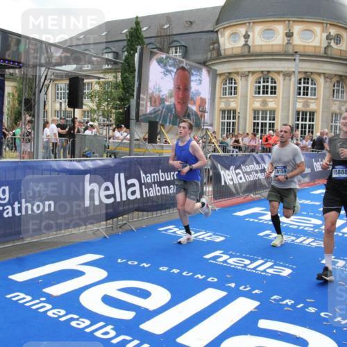 29.06.2025 - hella hamburg halbmarathon Michael Strokosch http://msf.ph/oto/8473441 29.06.2025 10:37:30 Ziel 2767, 5042, 6047, 9017, 9914, 12739, 13372, 15888, 17306, 18159, 18723 meine-sportfotos.de