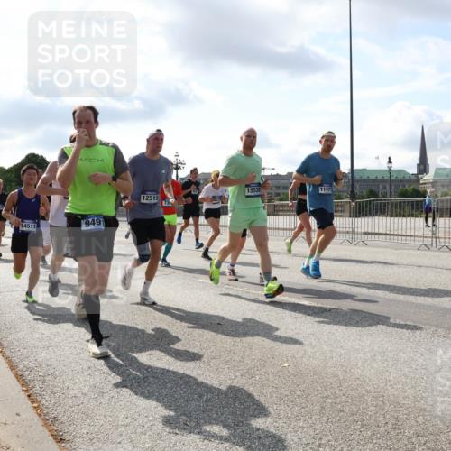 29.06.2025 - hella hamburg halbmarathon Lena Gebhardt http://msf.ph/oto/8473460 29.06.2025 09:55:43 Lombardsbrücke 14511, 949, 15535, 11977, 12519, 323, 73, 1120, 1143, 1151, 1216, 1267, 1461, 1630, 1683, 1689, 1696, 1706, 1884, 1976, 2207, 2250, 2274, 2284, 2287, 2411, 2706, 2708, 2718, 2818, 2864, 2884, 3087, 3213, 3399, 3435, 3543, 3654, 3692, 3747, 3945, 3985, 4033, 4088, 4093, 4127, 4189, 4324, 4345, 4346, 4601, 4847, 4890, 4938, 5102, 5116, 5421, 5459, 5708, 5915, 6009, 6054, 6158, 6421, 6481, 6532, 6662, 6691, 6836, 6938, 6994, 7052, 7056, 7100, 7224, 7269, 7312 meine-sportfotos.de