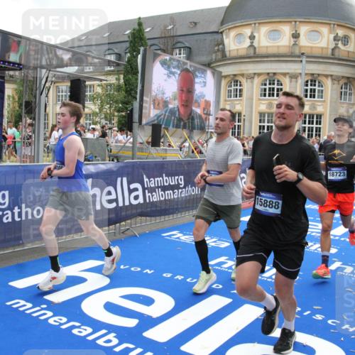 29.06.2025 - hella hamburg halbmarathon Michael Strokosch http://msf.ph/oto/8473470 29.06.2025 10:37:30 Ziel 2767, 5042, 6047, 9017, 9914, 12739, 13372, 15888, 17306, 18159, 18723 meine-sportfotos.de