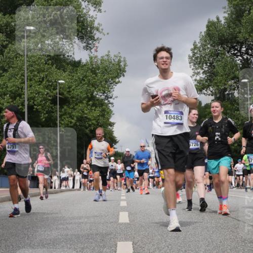 29.06.2025 - hella hamburg halbmarathon Luisa Fischer http://msf.ph/oto/8473478 29.06.2025 10:45:08 Kennedybrücke 8751, 4610, 13877, 10483, 6726, 6793, 10181, 6719, 1317, 2762, 2763, 3532, 3533, 5942, 6066, 6719, 6726, 6793, 6894, 8300, 8301, 8443, 8586, 10483 meine-sportfotos.de