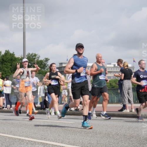 29.06.2025 - hella hamburg halbmarathon Luisa Fischer http://msf.ph/oto/8473488 29.06.2025 10:01:35 Kennedybrücke 657, 17698, 8768, 252, 6759, 2761, 1410, 1727, 2518, 3334, 3952, 4152, 4167, 6294, 6592, 6657, 6759, 10724 meine-sportfotos.de