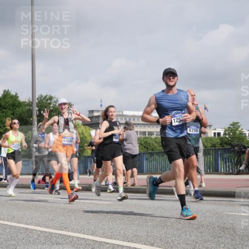 29.06.2025 - hella hamburg halbmarathon Luisa Fischer http://msf.ph/oto/8473508 29.06.2025 10:01:35 Kennedybrücke 17698, 6657, 1826, 1252, 6759, 12761, 1410, 1727, 2518, 3334, 3952, 4152, 4167, 6294, 6592, 6657, 6759, 10724 meine-sportfotos.de