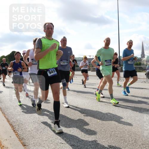 29.06.2025 - hella hamburg halbmarathon Lena Gebhardt http://msf.ph/oto/8473530 29.06.2025 09:55:43 Lombardsbrücke 14511, 1771, 949, 12519, 15535, 11977, 1120, 1143, 1151, 1216, 1267, 1461, 1630, 1683, 1689, 1696, 1706, 1884, 1976, 2207, 2250, 2274, 2284, 2287, 2411, 2706, 2708, 2718, 2818, 2864, 2884, 3087, 3213, 3399, 3435, 3543, 3654, 3692, 3747, 3945, 3985, 4033, 4088, 4093, 4127, 4189, 4324, 4345, 4346, 4601, 4847, 4890, 4938, 5102, 5116, 5421, 5459, 5708, 5915, 6009, 6054, 6158, 6421, 6481, 6532, 6662, 6691, 6836, 6938, 6994, 7052, 7056, 7100, 7224, 7269, 7312 meine-sportfotos.de