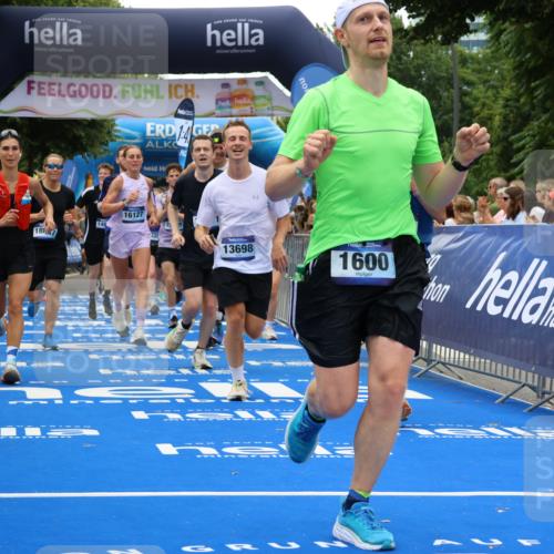 29.06.2025 - hella hamburg halbmarathon Strokosch-Dieckow http://msf.ph/oto/8473546 29.06.2025 10:46:21 Ziel 1600, 2048, 2222, 2842, 3056, 4237, 4949, 6421, 6691, 6978, 7335, 8142, 8981, 9497, 9786, 11185, 11773, 12171, 12651, 12891, 13698, 14045, 14200, 14228, 14262, 14482, 15157, 16127, 17190, 18118, 18211, 18637, 19209 meine-sportfotos.de
