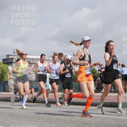 29.06.2025 - hella hamburg halbmarathon Luisa Fischer http://msf.ph/oto/8473574 29.06.2025 10:01:37 Kennedybrücke 3952, 4152, 657, 12135, 16409, 17698, 1826, 1410, 1951, 3091, 3097, 3334, 3952, 4152, 4167, 5084, 6294, 6592, 6629, 6657, 6759, 7082, 7716, 10724 meine-sportfotos.de