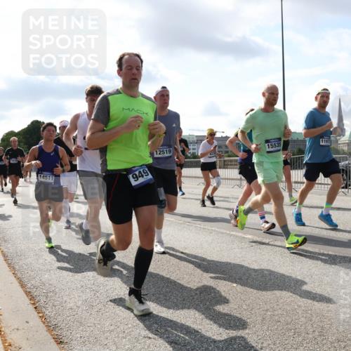29.06.2025 - hella hamburg halbmarathon Lena Gebhardt http://msf.ph/oto/8473590 29.06.2025 09:55:43 Lombardsbrücke 14511, 949, 12519, 15535, 11977, 1120, 1143, 1151, 1216, 1267, 1461, 1630, 1683, 1689, 1696, 1706, 1884, 1976, 2207, 2250, 2274, 2284, 2287, 2411, 2706, 2708, 2718, 2818, 2864, 2884, 3087, 3213, 3399, 3435, 3543, 3654, 3692, 3747, 3945, 3985, 4033, 4088, 4093, 4127, 4189, 4324, 4345, 4346, 4601, 4847, 4890, 4938, 5102, 5116, 5421, 5459, 5708, 5915, 6009, 6054, 6158, 6421, 6481, 6532, 6662, 6691, 6836, 6938, 6994, 7052, 7056, 7100, 7224, 7269, 7312 meine-sportfotos.de